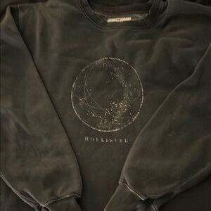 Hollister Blue Sweatshirt with Classic Crewneck Design